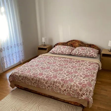 Jednosoban *
